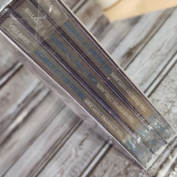 CD pack...The Country Outlaws. - Picture 7 of 9